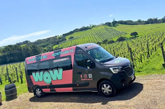Dégustation vin, gin et déjeuner sur l'île de Waiheke, cinq arrêts