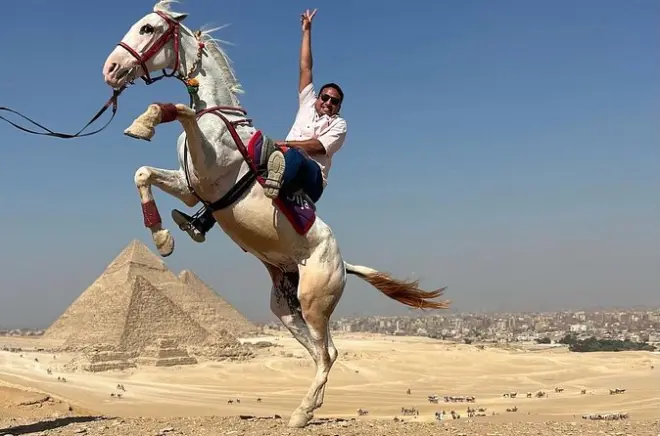 Gizeh Pyramiden & Saqqara: Private Ganztagestour mit Ägyptologen