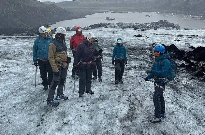 Senderismo guiado en el glaciar Sólheimajökull desde Reykjavik