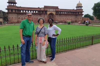 Erleben sie den taj mahal bei sonnenaufgang, erkunden sie das agra fort und entdecken sie fatehpur sikri auf einer privaten tagestour mit lokalem guide und hoteltransfer in agra.