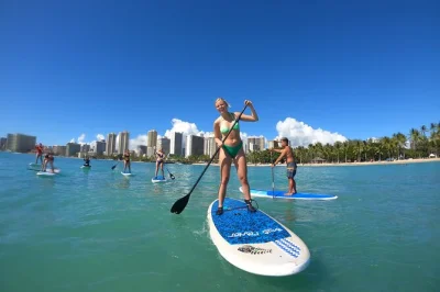 Vivez la brise de waikiki en apprenant le standup paddle avec des moniteurs locaux sympas, tout le matériel inclus, navette facile et options de groupe flexibles.