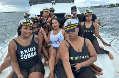 Schnorcheln auf Rose Island: Privatyacht mit Riff und Strand