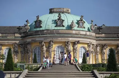 Warnemünde Ausflug: Private Potsdam Tour ab Hafen