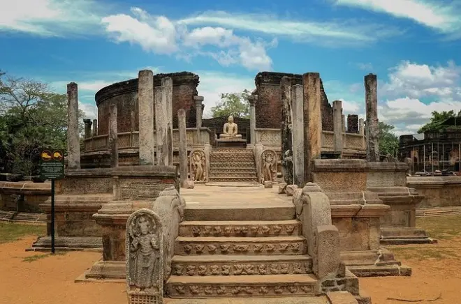 Polonnaruwa: Passeio privado com veículo e ingresso para o museu