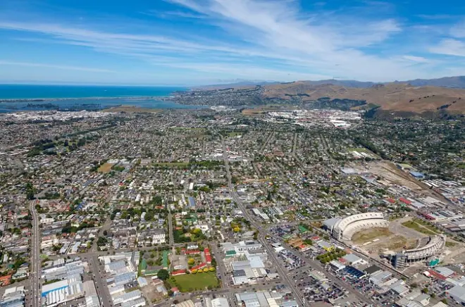 Helicóptero em Christchurch sobre Port Hills e Diamond Harbour