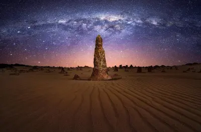 Coucher de soleil et étoiles au désert des Pinnacles depuis Perth