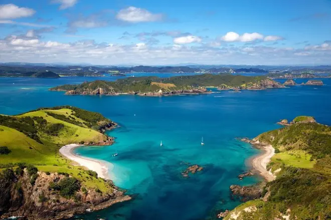 Bay of Islands day trip from Auckland: Hole in the Rock cruise