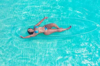 Fotos aéreas com drone em caiaque transparente em Providenciales