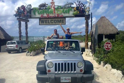 Scopri cozumel in jeep privata: esplora punta sur, fai snorkeling nelle acque cristalline, visita le rovine maya e gusta un pranzo tipico. include pick-up e guida.