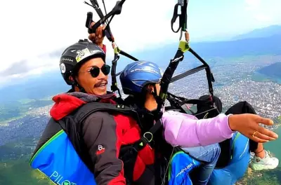 Parasailing in Pokhara: Tandem Flight with Himalayan Views