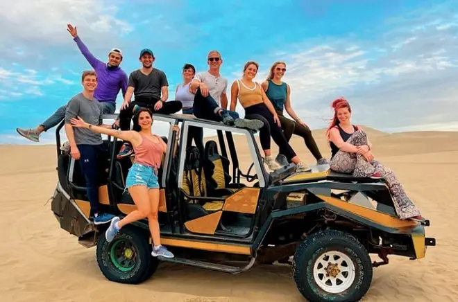 Guida in dune buggy e sandboarding al tramonto a Huacachina