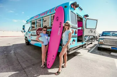 2-Hour Group Surf Lesson in Santa Monica: Learn in the Ocean