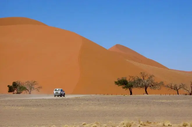 2-Day Erg Chebbi Camel Trek: Overnight Desert Camp