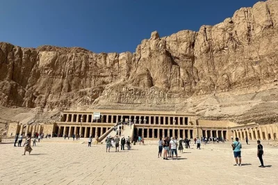 Descubra o egito antigo em um passeio privado em luxor: explore o vale dos reis, o templo de hatshepsut e muito mais, com transporte do hotel e guia local especializado.
