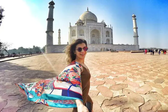 Agra: Alba al Taj Mahal con Ingresso Veloce e Guida Locale