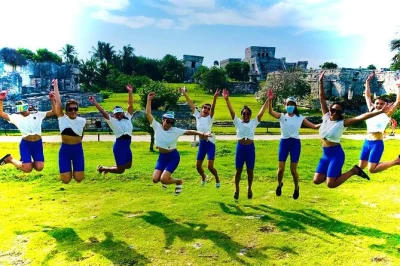 Descubre las ruinas de tulum sin multitudes, nada en el cenote abierto xunaan ha y explora la cueva taak bi ha. incluye transporte privado, entradas y comida local.