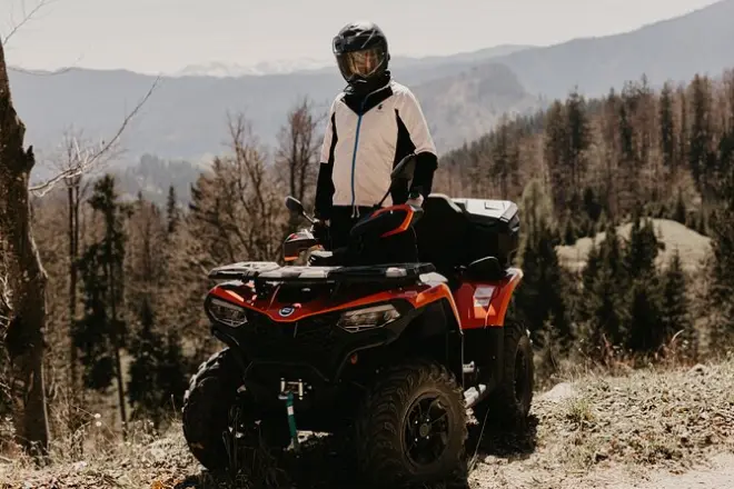 Quadriciclo em Bled com rotas off-road e guia especializado
