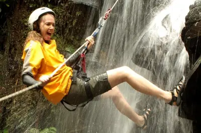 Zipline a Turrialba: Discesa in corda doppia e ponti sospesi