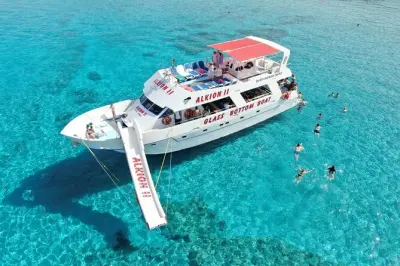 Da Latchi Harbour, barca con fondo in vetro e nuoto a Blue Lagoon