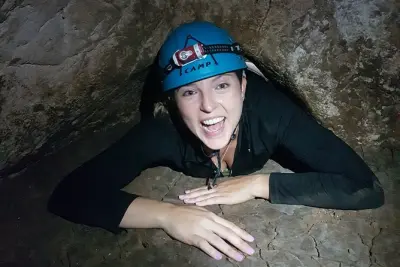 Capricorn Caves Höhlenabenteuer mit Stirnlampen