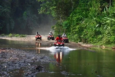 Erlebe eine 3-stündige atv-tour ab jaco, plansche in zwei regenwald-wasserfällen und genieße meerblicke. inklusive abholung, zweisprachigem guide und kompletter ausrüstung.
