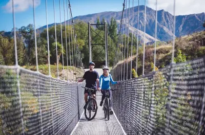 Arrowtown bis Gibbston 15 km Radweg mit Flussblick