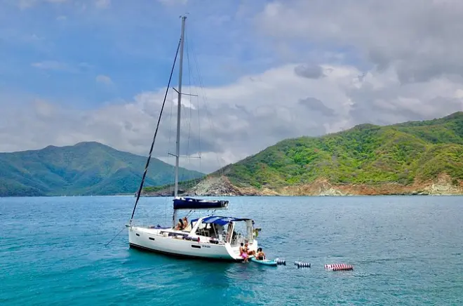 Snorkeling in Tayrona Park from Santa Marta: Private sailboat