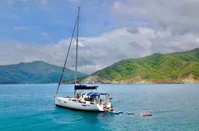 Snorkeling in Tayrona Park from Santa Marta: Private sailboat