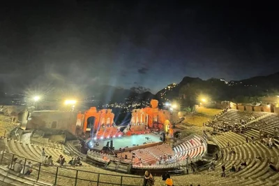 Prenota un trasferimento privato in van da messina a taormina. veicolo pulito, climatizzato, wifi, acqua in bottiglia. ideale per piccoli gruppi e crocieristi.