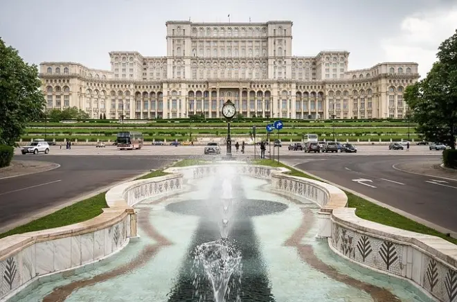 Tour privado em Bucareste: Destaques do Palácio do Parlamento