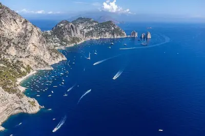 Capri depuis Praiano : Gozzo privé et visite de quatre grottes