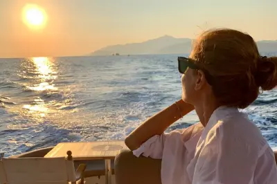 Tour in barca al tramonto a Isola d’Elba: Aperitivo in acqua