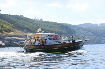 Kleine Bootstour ab Salerno nach Capri mit Badestopp bei Li Galli