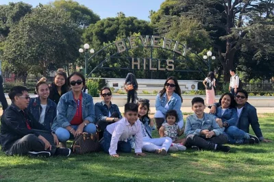 Descubre la energía de los Ángeles en un tour privado: mira el cartel de hollywood, venice beach, el muelle de santa mónica y más. incluye recogida en hotel y guía local.