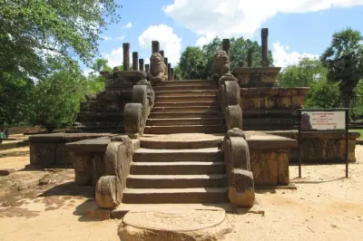 Polonnaruwa saindo de Kandy: Ruínas antigas e templo de pedra