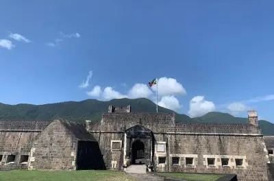St. Kitts tour privado de medio día: Basseterre y Brimstone Hill