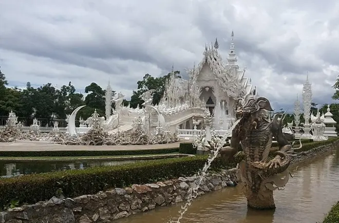 Chiang Rai Tempeltour: Weißer, Blauer & Schwarzer Tempel privat