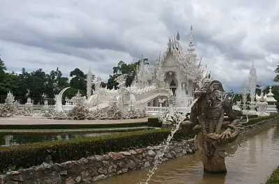 Chiang Rai Tempeltour: Weißer, Blauer & Schwarzer Tempel privat
