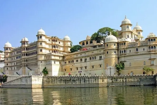 Udaipur: Visita privata al City Palace con guida o autista