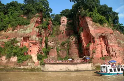 Tagesausflug Chengdu Panda-Basis & Leshan Riesenbuddha ab Chengdu
