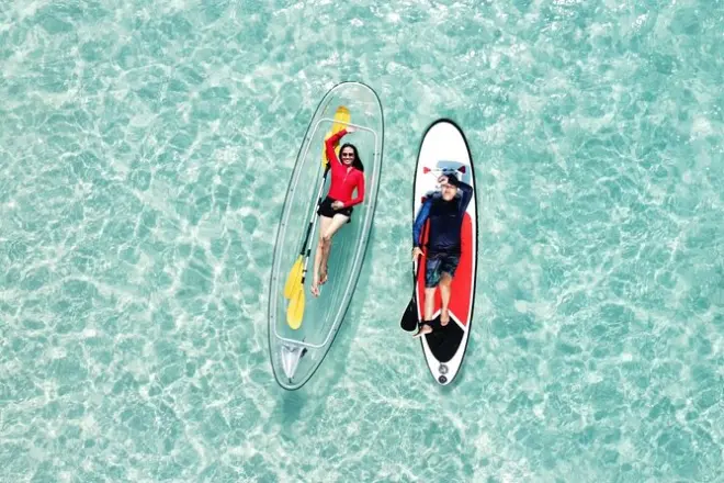 Kayak en Pattaya: Kayaks transparentes en la playa Haadtien