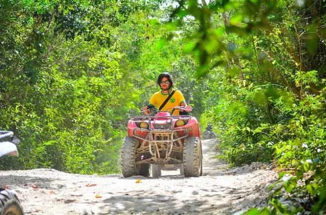 ATV-Tour ab Tulum: 8 Kilometer durch Akumals Cenoten