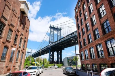 Entdecke brooklyn heights und dumbo zu fuß mit französischsprachigem guide, genieße die brooklyn bridge, spannende geschichten und tolle ausblicke – einfach online buchen.