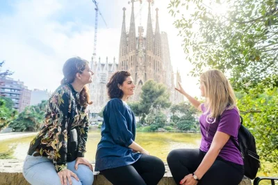 Scopri il cuore modernista di barcellona con le storie di gaudí, casa batlló e sagrada familia. guida esperta e punto d’incontro comodo in centro città.