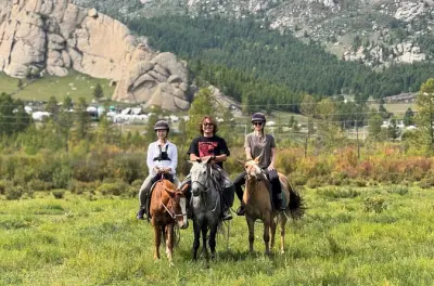 Paseo a caballo en el parque nacional Gorkhi Terelj