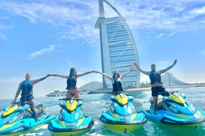 Découvrez dubai en jet ski autour du burj al arab, avec photos, vidéos et glace offertes. moniteur certifié, équipement complet et pause café à la marina.
