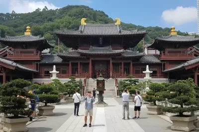 Wong Tai Sin Temple & Kowloon tour: Full day with guide