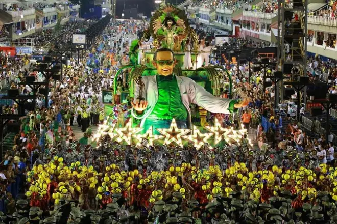 São Paulo Carnival parade box seat with guide & open bar
