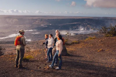 Erlebe die kraft des kilauea, probiere frische schokolade auf einer tropischen farm und spüre das rauschen der rainbow falls – big island tagesausflug mit abholung und mittagessen.