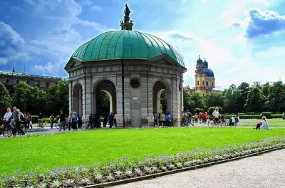 München: Marienplatz, Englischer Garten und Eisbachwelle entdecken